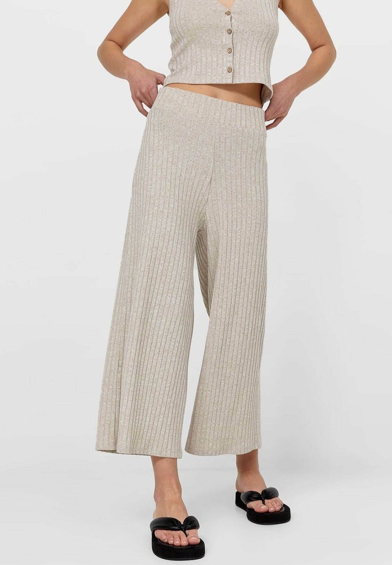 Stradivarius Pantalones deportivos - beige