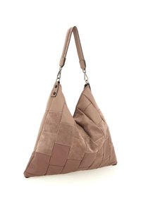 Borsa a tracolla trapuntata di un morbido colore marrone, con texture in pelle e suede miste, forma triangolare e una singola tracolla regolabile.