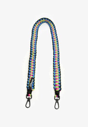 Kleurrijke paracord-halsband met blauwe, groene, roze en zwarte geweven patronen, met metalen clips aan beide uiteinden voor veilige bevestigingen.