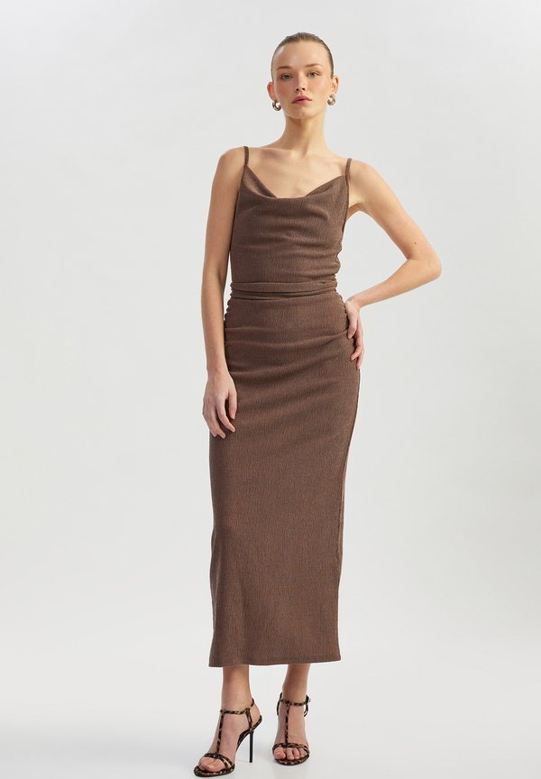 STRAPPY MIDI  - Etuikleid