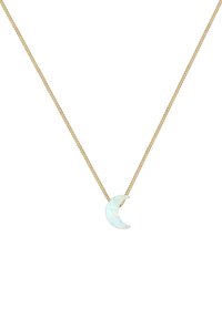 Guld kæde halskæde med en iriserende halvmåne vedhæng lavet af opal, med en glat overflade og reflekterende tekstur.