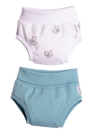 Dwa krótkie spodenki dla niemowląt: jedne białe z małymi nadrukami koali, drugie jednolite, jasnoniebieskie, oba z szerokimi elastycznymi pasami w talii i miękkim materiałem.