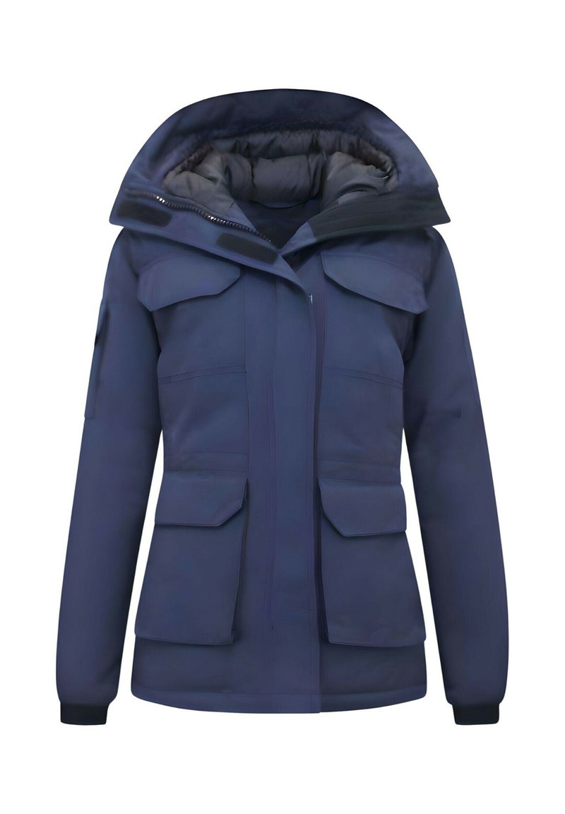 Marineblauwe jas met een grote capuchon, meerdere voorzakken, een ritssluiting en elastische manchetten. Gemaakt van glad, duurzaam materiaal.