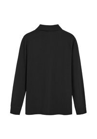 Svart långärmad polo skjorta med klassisk krage, med en slät yta och rak passform. Inga synliga mönster eller dekorationer.