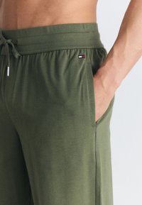 Tommy Hilfiger TRACK - Pyjama bottoms - utility olive