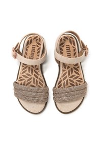 Sandali beige con una cinghia testurizzata e un accento intrecciato, cinghia alla caviglia regolabile e una soletta decorata con motivi di foglie.