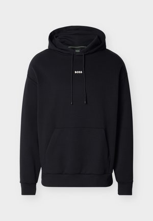 Svart bomullshettegenser med justerbare snorer, frontlomme og liten hvit "BOSS"-logo på brystet. Glatt tekstur, avslappet passform.