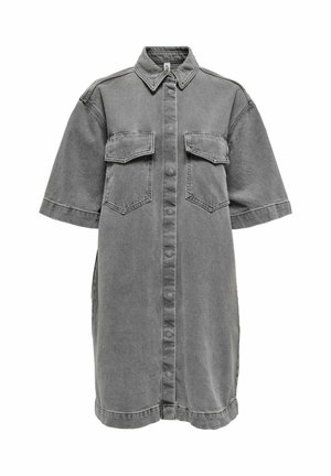 Grå denim klänning med korta ärmar, två framfickor, knappstängning fram och en klassisk krage. Mjuk textur med en avslappnad passform.