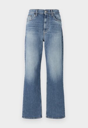 Jeans din denim albastru deschis cu picioare largi și talie înaltă, cu buzunare frontale și o ușoară decolorare; tiv drept și cu tivul îndoit. Fără embellismente vizibile.