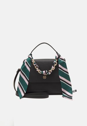 Borsa a tracolla in pelle nera con forma strutturata, hardware in oro e un accessorio in seta a motivi con strisce verdi e rosa. Inclusa tracolla.