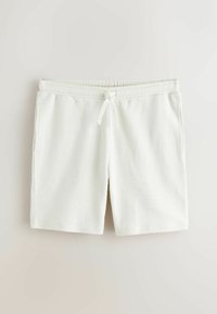 Shorts en éponge blanche avec une ceinture élastique et un cordon de serrage à l'avant, avec poches latérales.