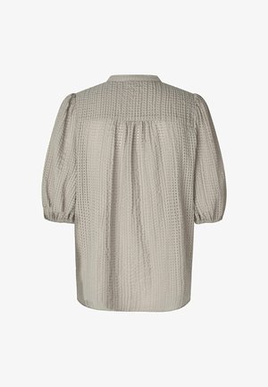 Lichtgrijze blouse van gestructureerde stof met pofmouwen, een kraag en een losse pasvorm. De achterkant heeft gathered details.