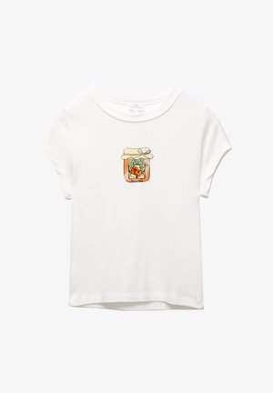 Valkoinen lyhythihainen paita, jossa on etupuolella painettu persikkahillopurkin kuva, jossa on keltainen ruudullinen kansi ja nauhatehoste.