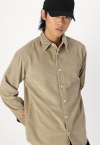 Jack & Jones JJCORDUROY  - Button down-skjorte - crockery