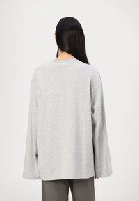Weekday OVERSIZED LONG SLEEVE  - Camisola de manga comprida - grey