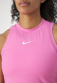 Nike Performance ADVANTAGE TANK - Viršus - playful pink