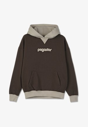 Hnedý pulóver s kapucňou, ktorý má béžovú dvojvrstvovú kapucňu, prednú kapsu a logo "pegador". Obsahuje rebrované manžety a pás.