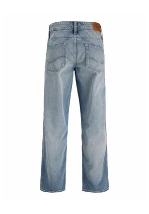 Svetlo modre kavbojke iz jeansa s pravim krojem nogavic, z dvema zadnjima žepoma z vezenim vzorcem in rjavo usnjeno oznako na pasu.