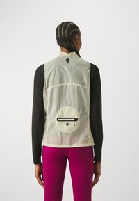 ASICS METARUN PACKABLE GILET - Vesta - birch