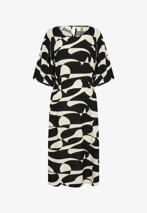 Zwart-witte abstracte midi-jurk met wijde mouwen, getailleerde taille en een ronde halslijn met een achteraan sluitende keyhole-knop.