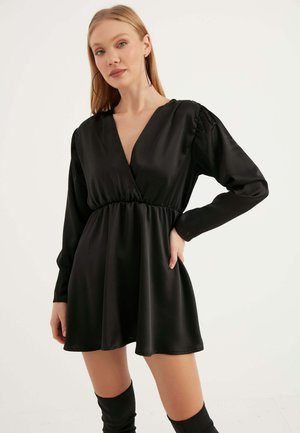 Herita V-neck Satin Dress - Freizeitkleid - black