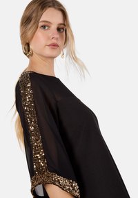 Apricot Robe de jour - black