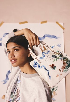 Cath Kidston SMALL GREAT ORMOND STREET HOSPITAL BOOK - Kézitáska - jungle