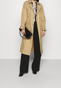 Emily van den Bergh Bluzka