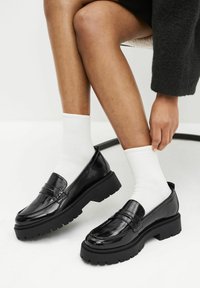 Next - FOREVER COMFORT CHUNKY LOAFERS REGULAR FIT - Čevlji brez vezalk - black patent Miniaturna slika 1