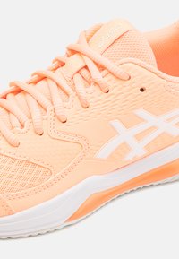 ASICS GEL DEDICATE 8 - Padel cipő - bright sunstone/white