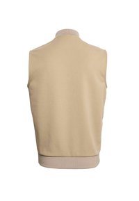 Beiger ärmelloser Pullover mit hohem Kragen. Glatte Textur, gerippter Saum und Kragen. Einfaches Design ohne sichtbare Verschlüsse oder Muster.