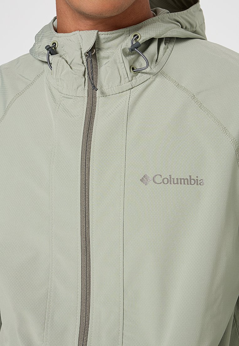 Hellgrüne, leichte Jacke mit durchgehendem Reißverschluss, Kapuze mit Kordelzug und Columbia-Logo. Sie zeichnet sich durch einen strukturierten Stoff und einen kontrastierenden Reißverschluss aus.