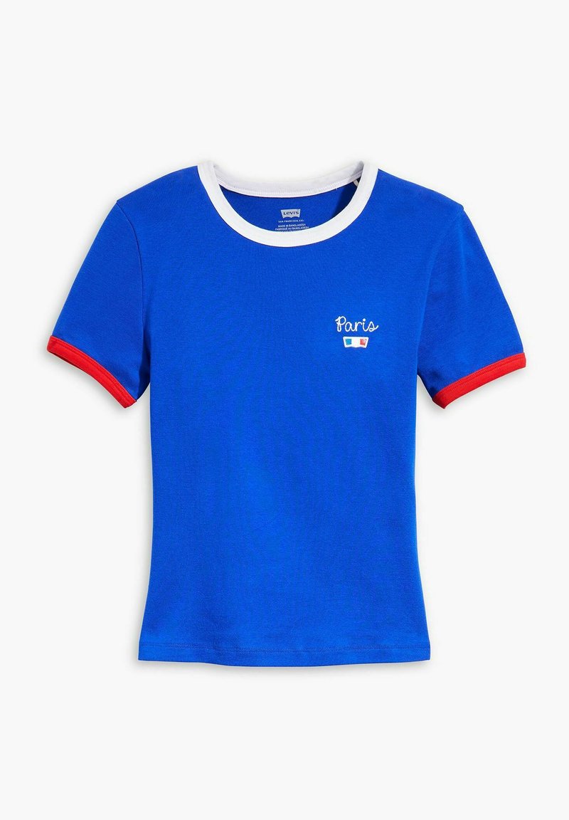 Camiseta de algodón azul con cuello redondo blanco y mangas con acentos rojos. Presenta un diseño bordado de "París" en el pecho.