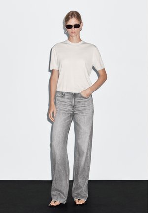 WITH FRAYED HEMS - Jeans Straight Leg - grey