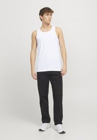 3ER-PACK RUNDHALSAUSSCHNITT  - Unterhemd/-shirt - white