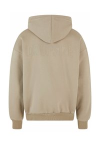 Beige hoodie med en tekstureret finish, med en fremtrædende "DROPSIZE" print på ryggen, ribbede manchetter og kant, samt en hætte med snøre.