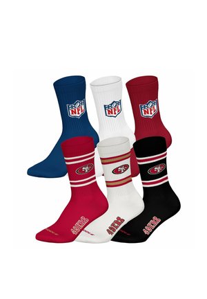 Sechs Paar Sportsocken, drei mit NFL-Logo in Blau, Weiß und Rot, und drei mit San Francisco 49ers-Logo in Rot, Weiß und Schwarz mit Streifen.