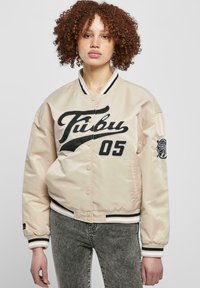 FUBU - FW231-016-3 VARSITY COLLEGE - Bomberjakke - sand black white Miniaturebillede 1