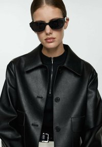 Mango Giacca in similpelle - black