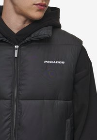 Pegador Väst - black