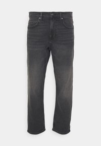 Jeans in denim nero con design a gamba dritta, cinque tasche e chiusura con bottone. Il tessuto presenta una leggera texture sbiadita.