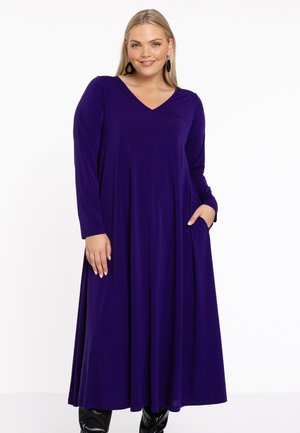 WITH LONG SLEEVES - Freizeitkleid - purple