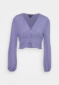 Lila gekürztes Blusenshirt aus strukturiertem Stoff, mit langen Ärmeln, Knopfverschluss an der Vorderseite und Rüsche am unteren Saum.