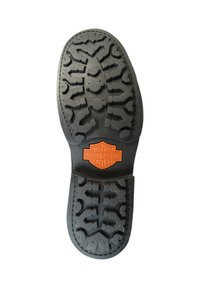 Semelle de botte en caoutchouc noir avec un motif de crantage texturé. Comprend un logo Harley-Davidson orange en forme de bouclier au centre.