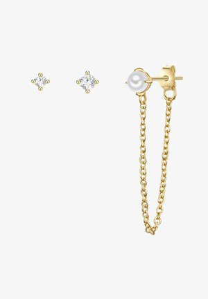 Orecchini in tono oro caratterizzati da un paio di piccole pietre di zirconia cubica e una goccia di perla collegata da una delicata catena.
