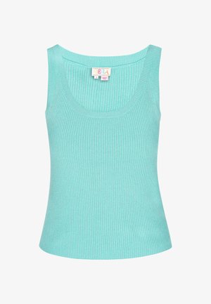 Világoskék ribbed ujjatlan felső kerek nyakkivágással és széles pántokkal. Az anyag simának tűnik, enyhe rugalmassággal. Címke látható belül.