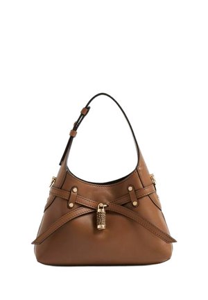 Borsa a mano in pelle marrone con manico superiore curvo, cinturini decorativi che si incrociano davanti e dettaglio della chiusura in tonalità oro testurizzata.