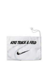 Sac à cordon blanc en matériau lisse et léger ; présente "NIKE TRACK & FIELD" en texte noir gras et le logo Nike en noir.