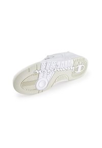 Witte sneakersole met getextureerd rubber voor grip. Bevat een cirkelvormige accent en zijbranding. Gladde oppervlakte, strak ontwerp en subtiele kleur.