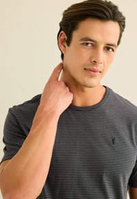 Next Pizsamák - grey black fine stripe